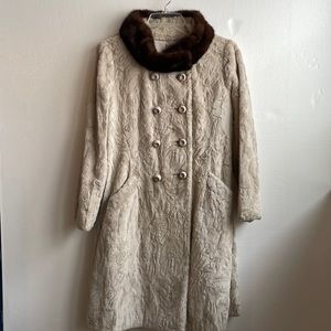 Furra’ge vintage faux fur mid length textured coat with mink collar size medium